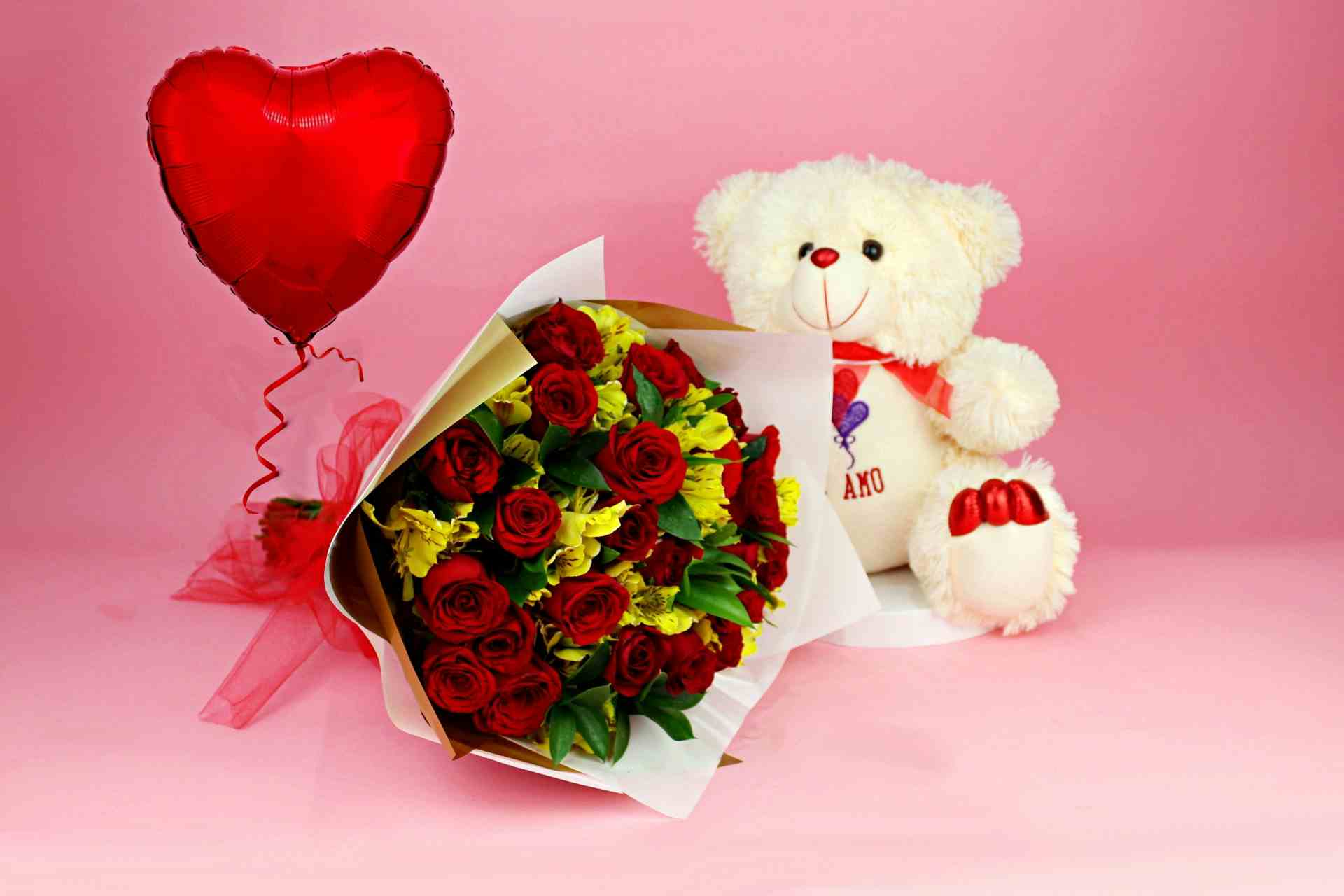 Ramo de rosas y oso para aniversario