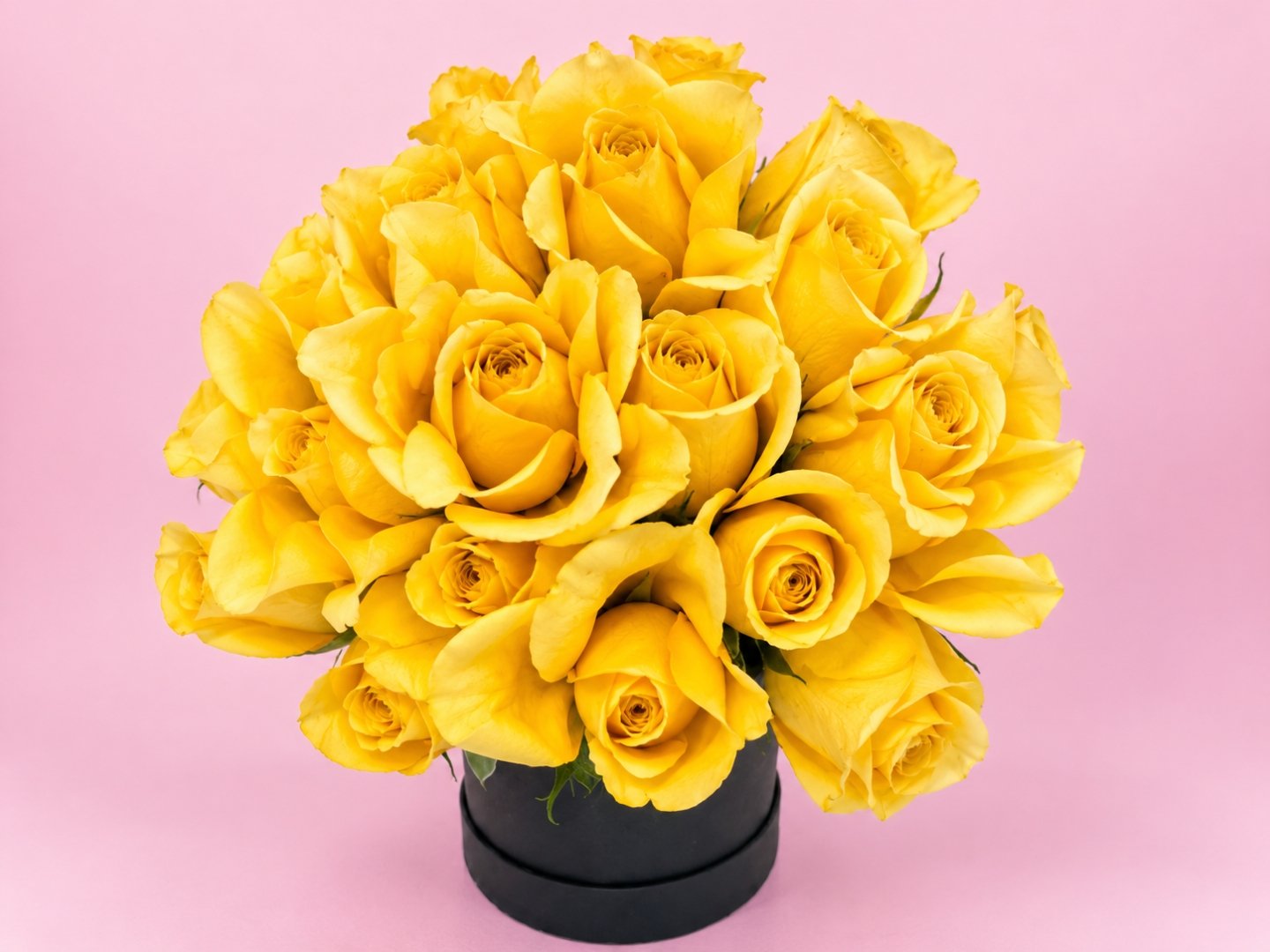 Box Negro con 24 Rosas Amarillas