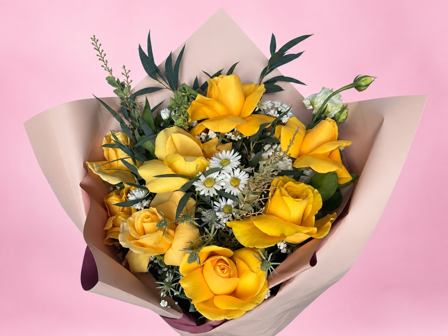 Ramo de 8 Rosas amarillas con un Licianthus Blanco
