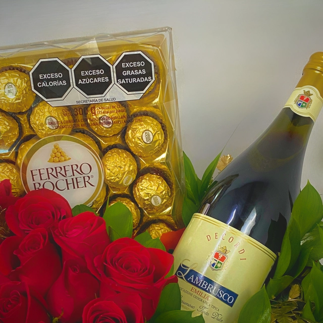 CORAZÓN CON CHOCOLATES Y BOTELLA