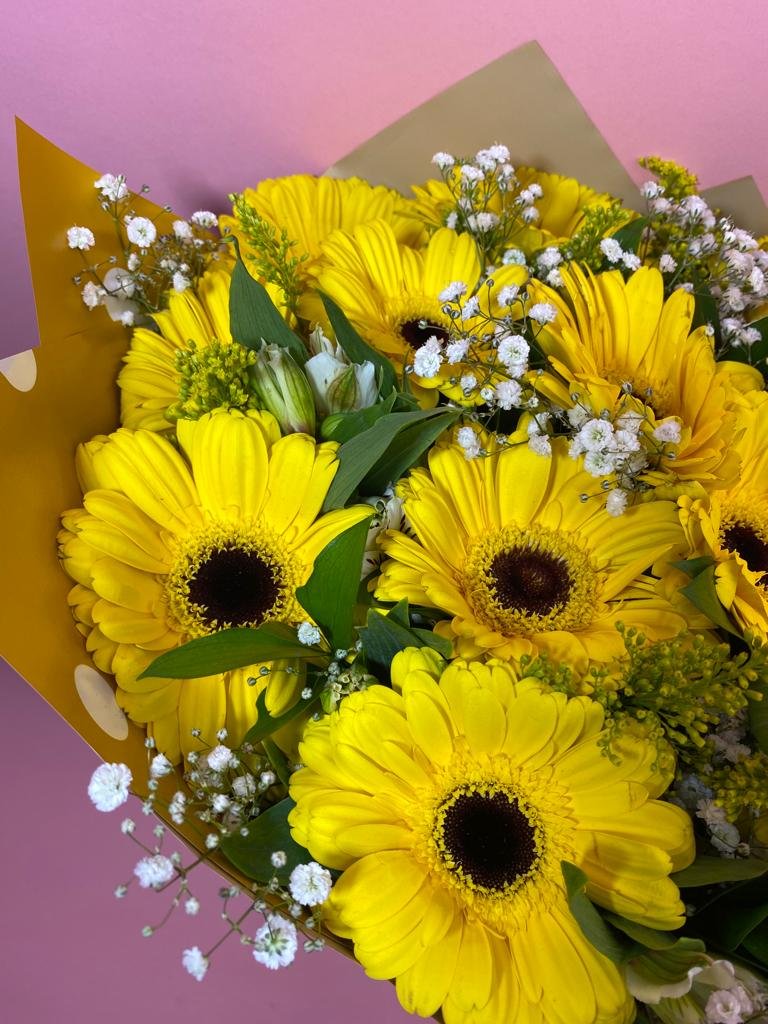 Bouquet De 12 Gerberas Con Follajes