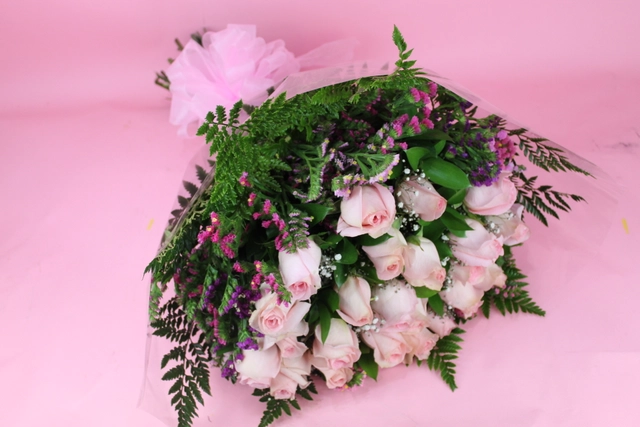 Bouquet Con 24 Rosas Y Follaje