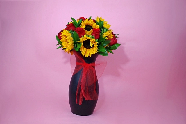 Jarrón con 10 Girasol y 10 rosas