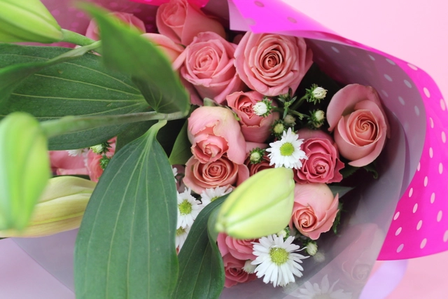 Bouquet 24 Rosas Rosa y Lilis