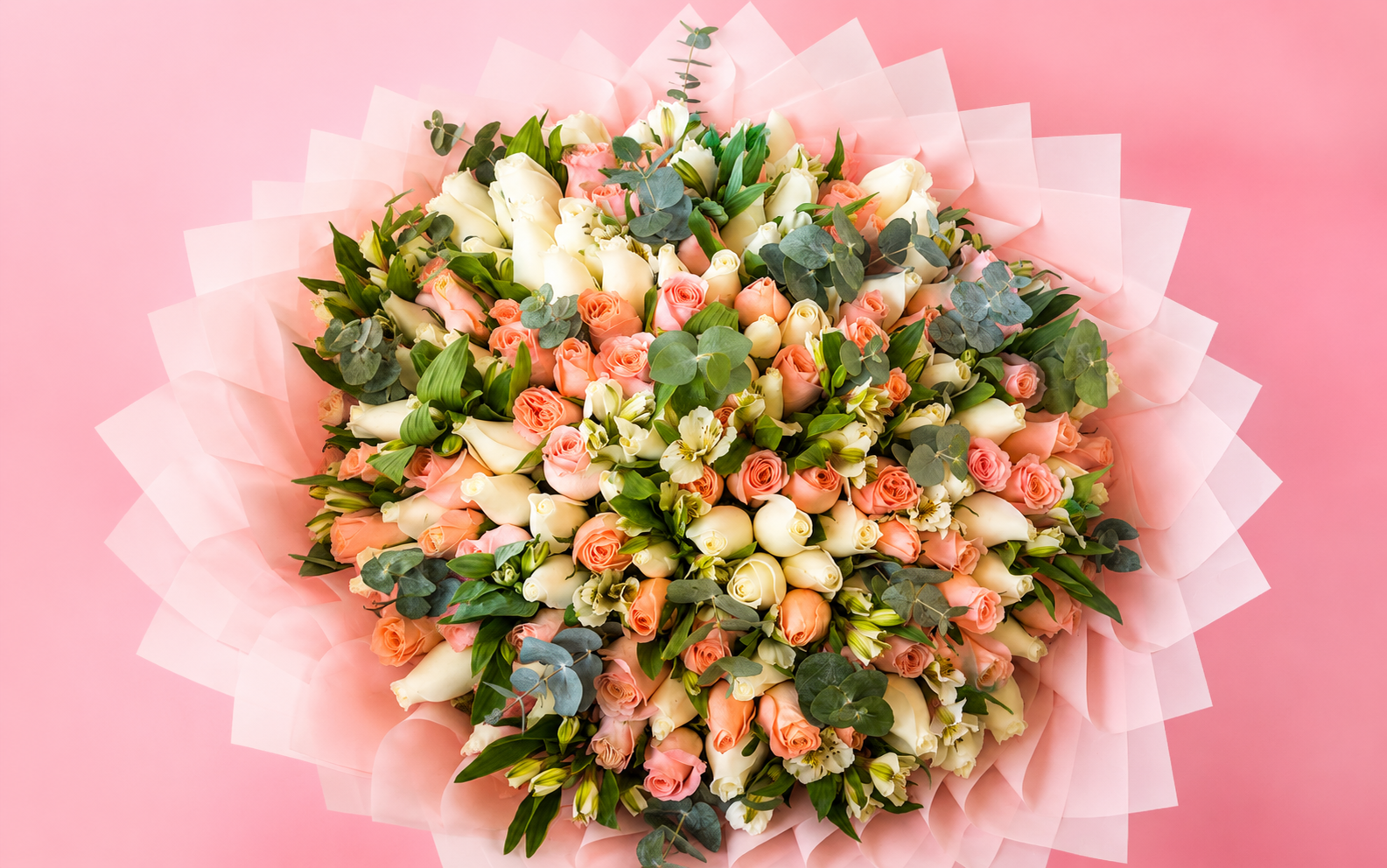 Ramo de rosas blancas y rosas