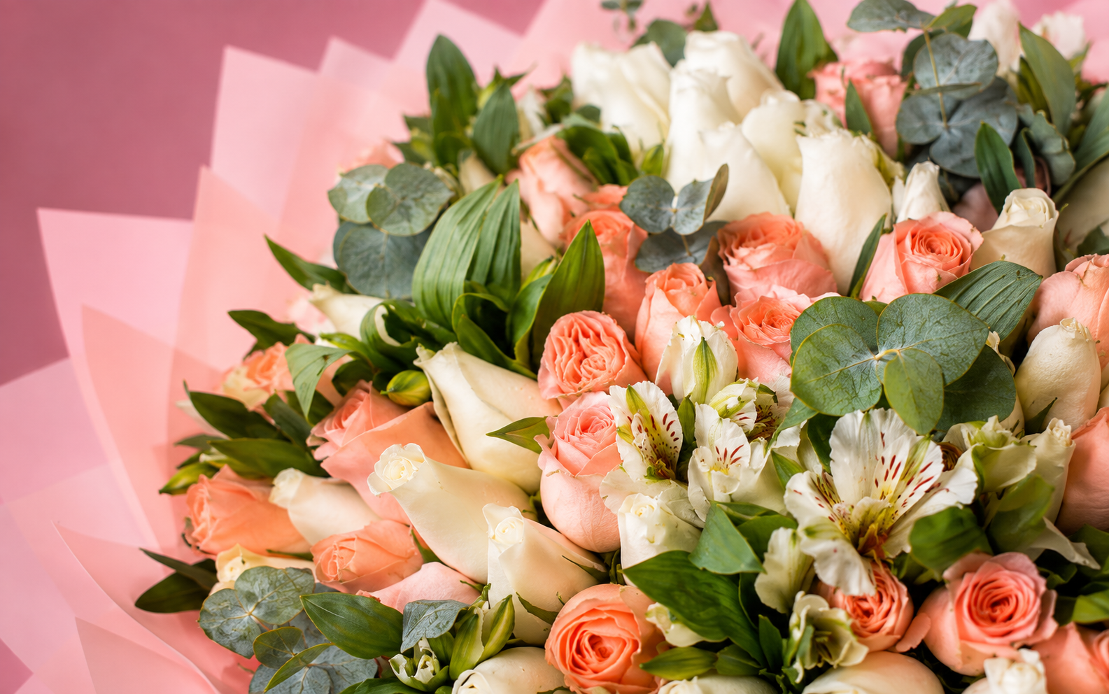 Ramo de rosas blancas y rosas