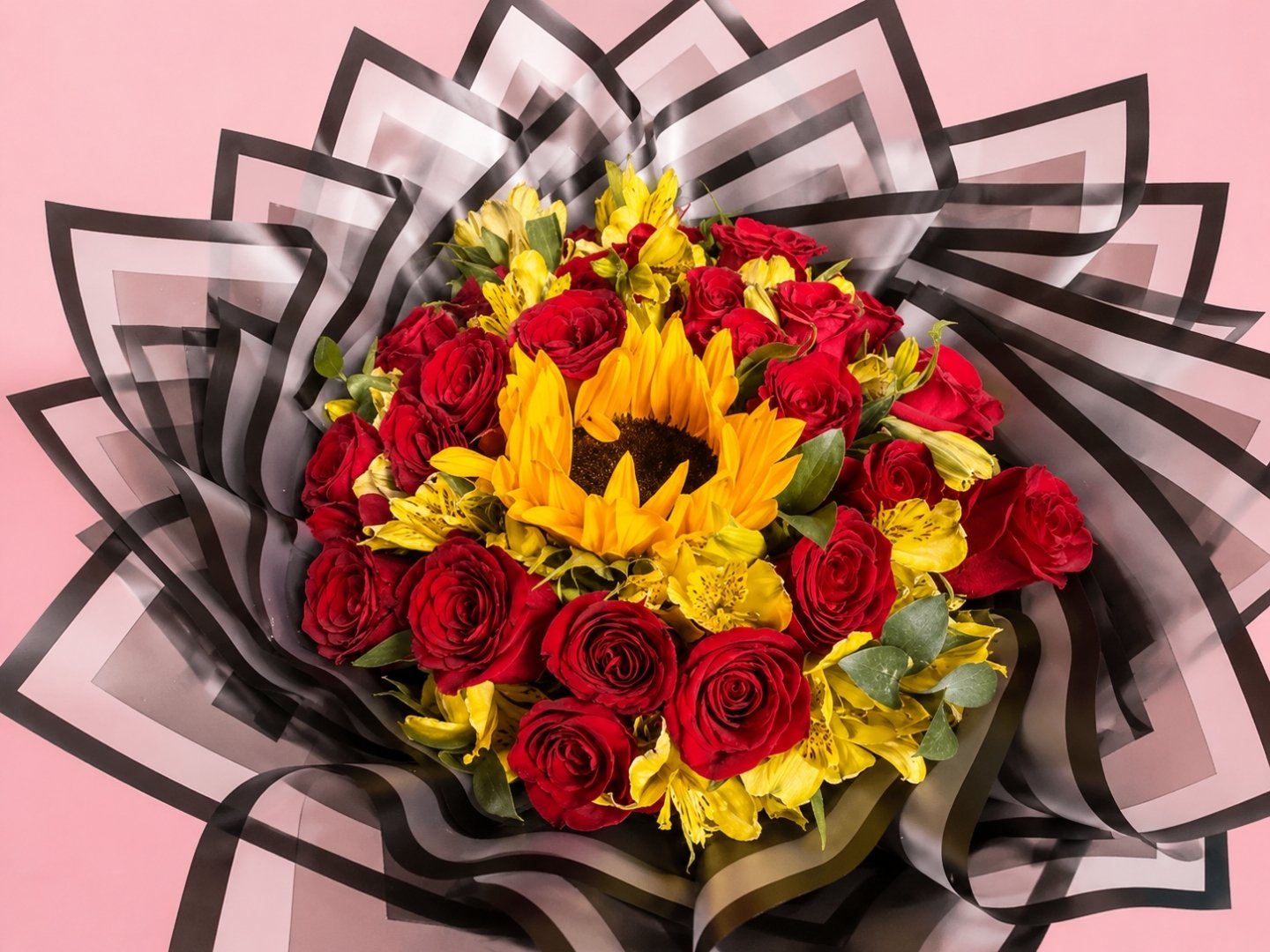 Ramo con Girasol Central y 24 Rosas