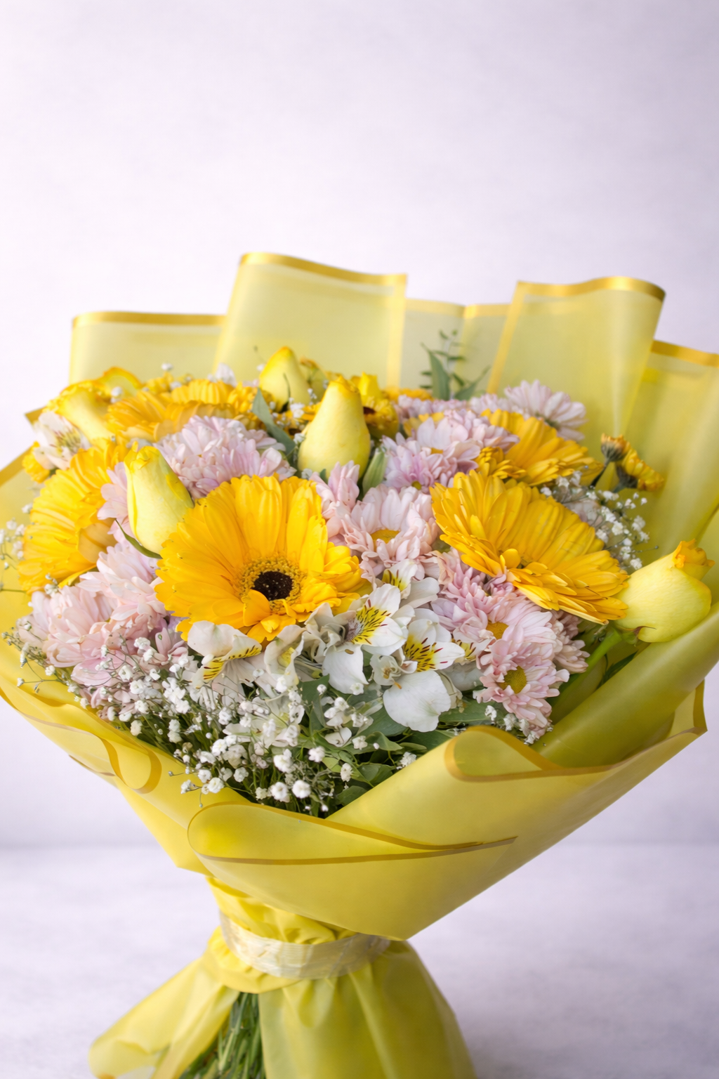 Ramo de Rosas con Gerberas Amarillas