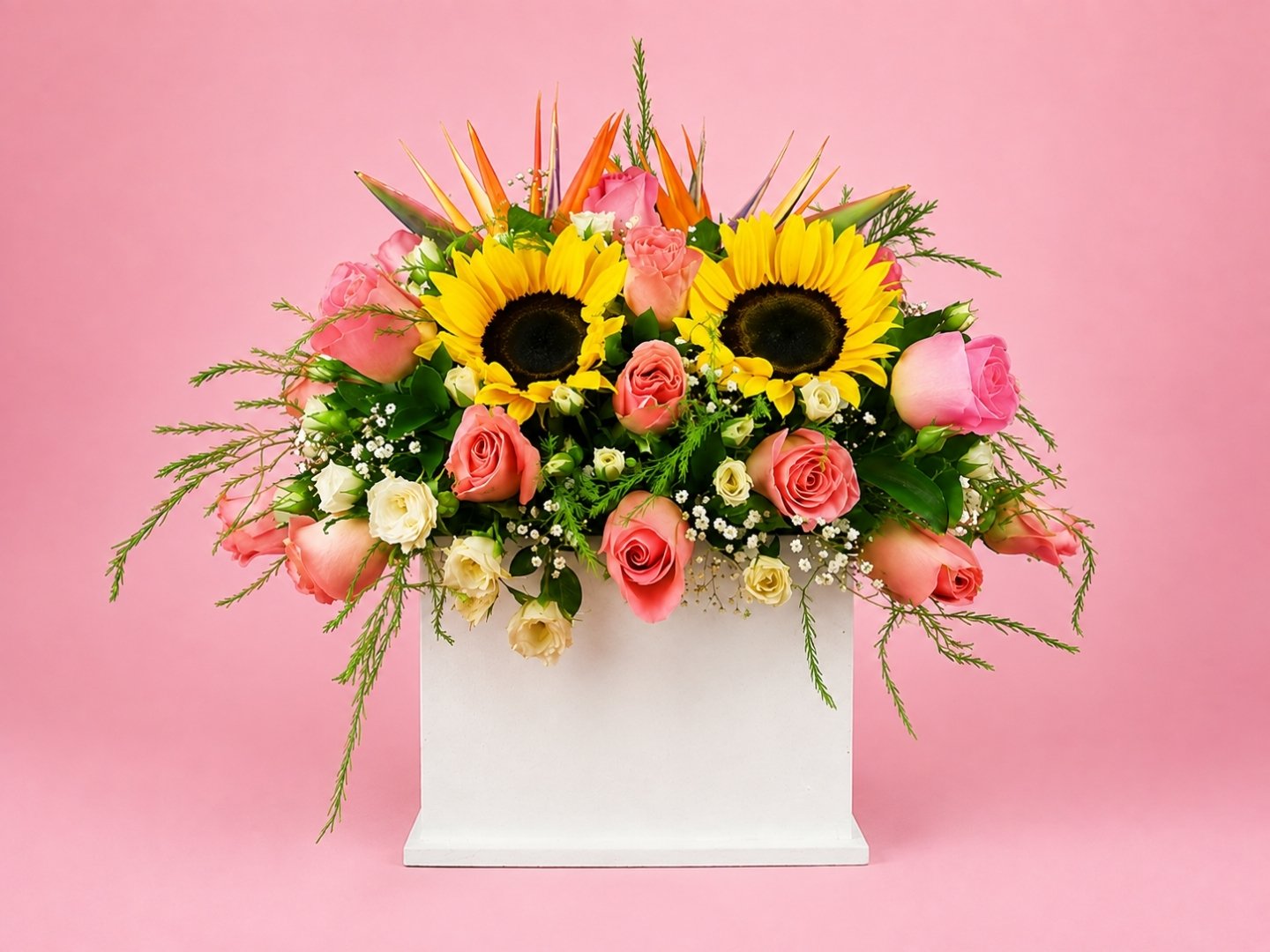 Caja con Girasol y Aves de Paraíso